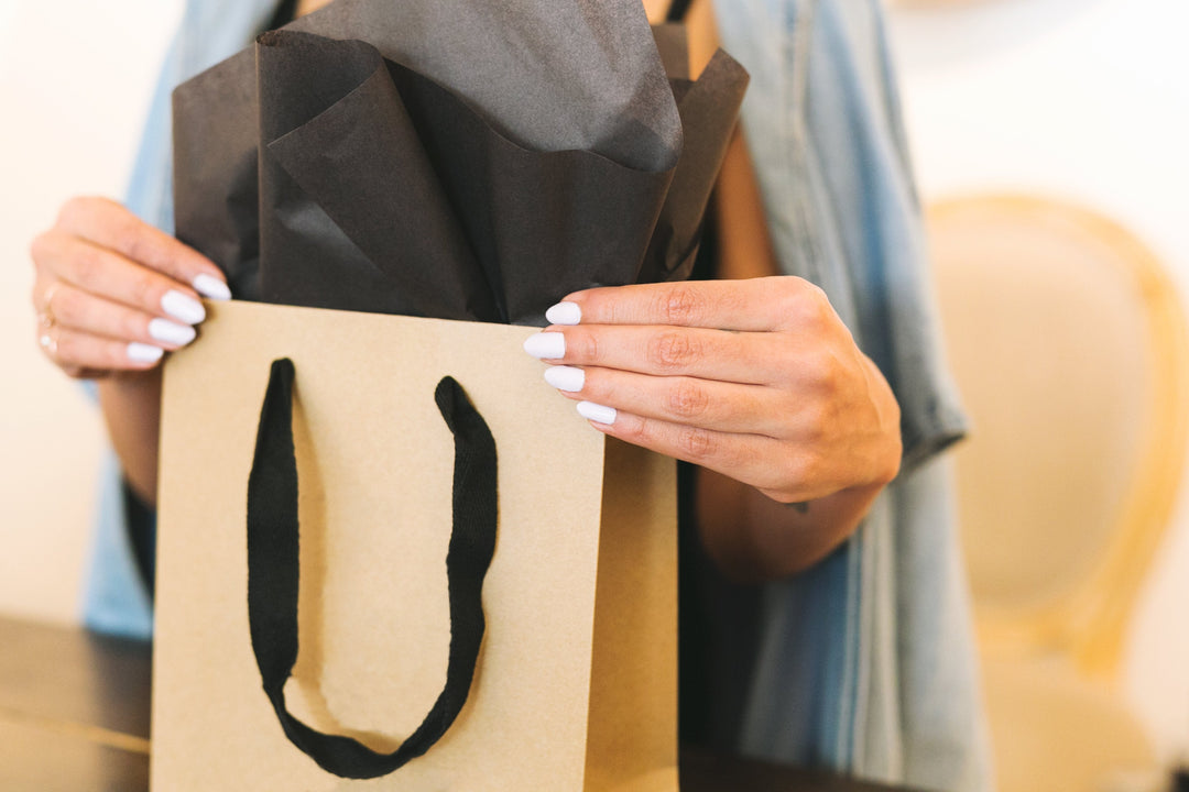 PleaseNotes has a new Toronto Storefront for the Holidays!