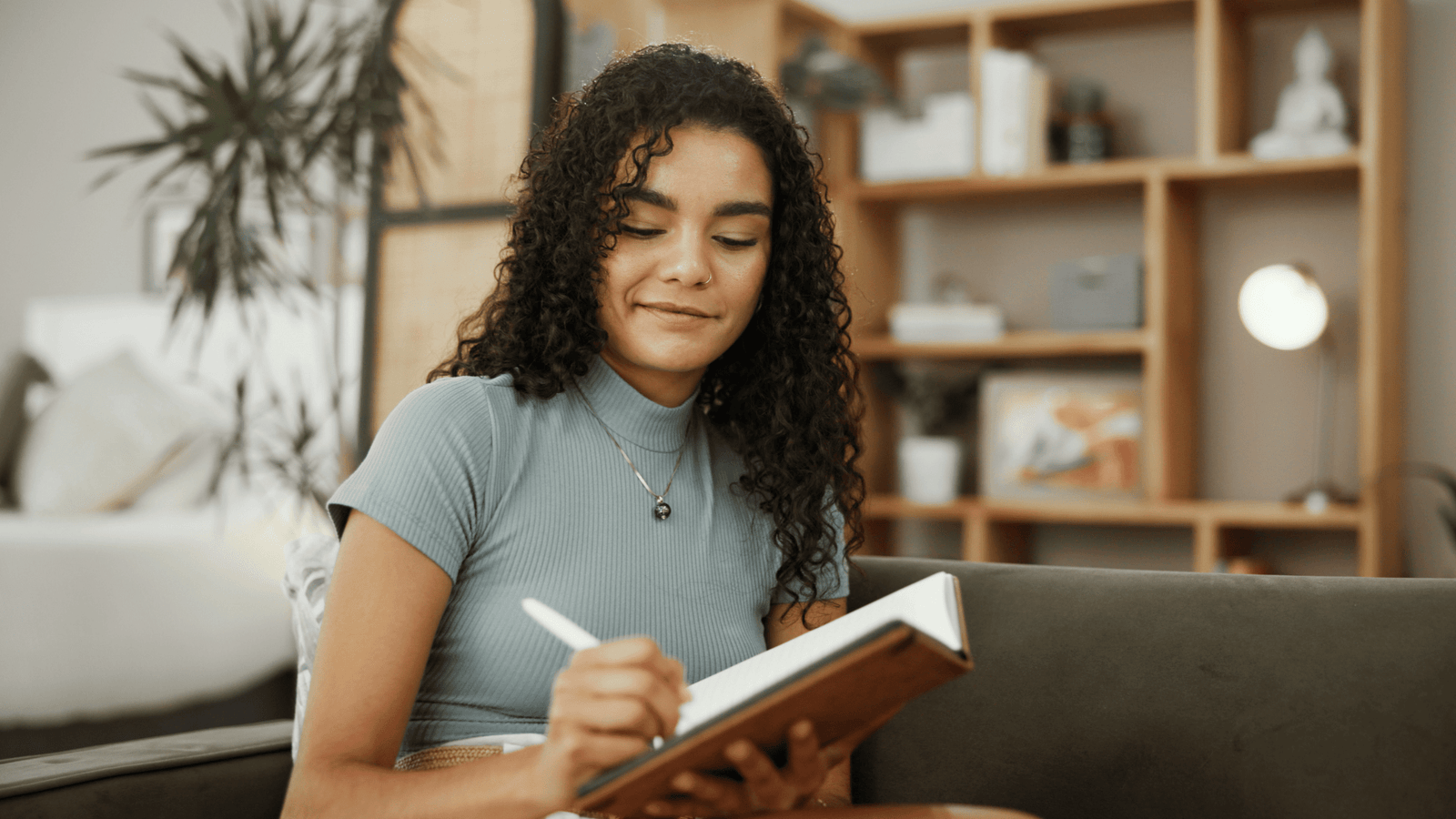 25 Confidence-Building Journal Prompts to Help You Trust Yourself Again - PleaseNotes