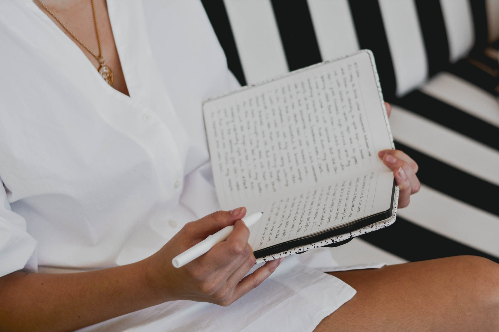 How Writing in a Journal Can Help You Tap Your Inner Peace - PleaseNotes
